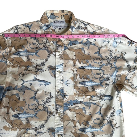 Columbia Short Sleeve Button Up Shirt with Map & Fish Print Size: XL - Picture 4 of 10